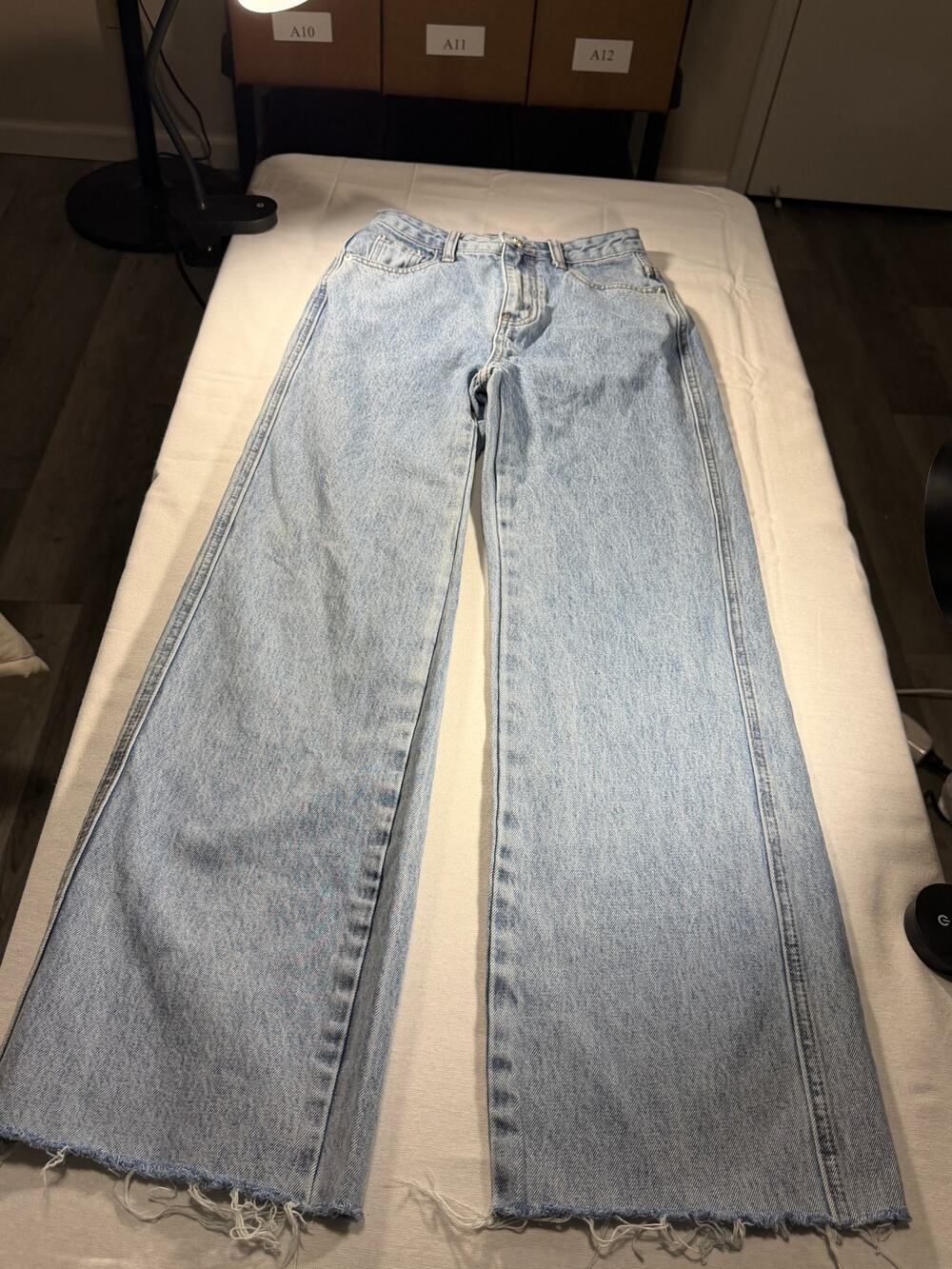 Princess Polly Wide Leg Raw Hem Jeans Size 4 Light Wash